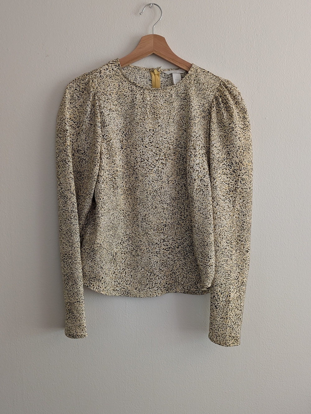 H&M Cream and Black Speckled Puff-Sleeve Blouse